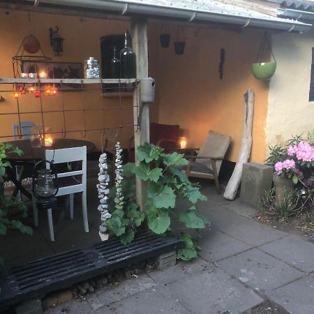 Retro Bolig - Fyldt Med Hygge! Ingen Luksus Apartment Kolind Ngoại thất bức ảnh