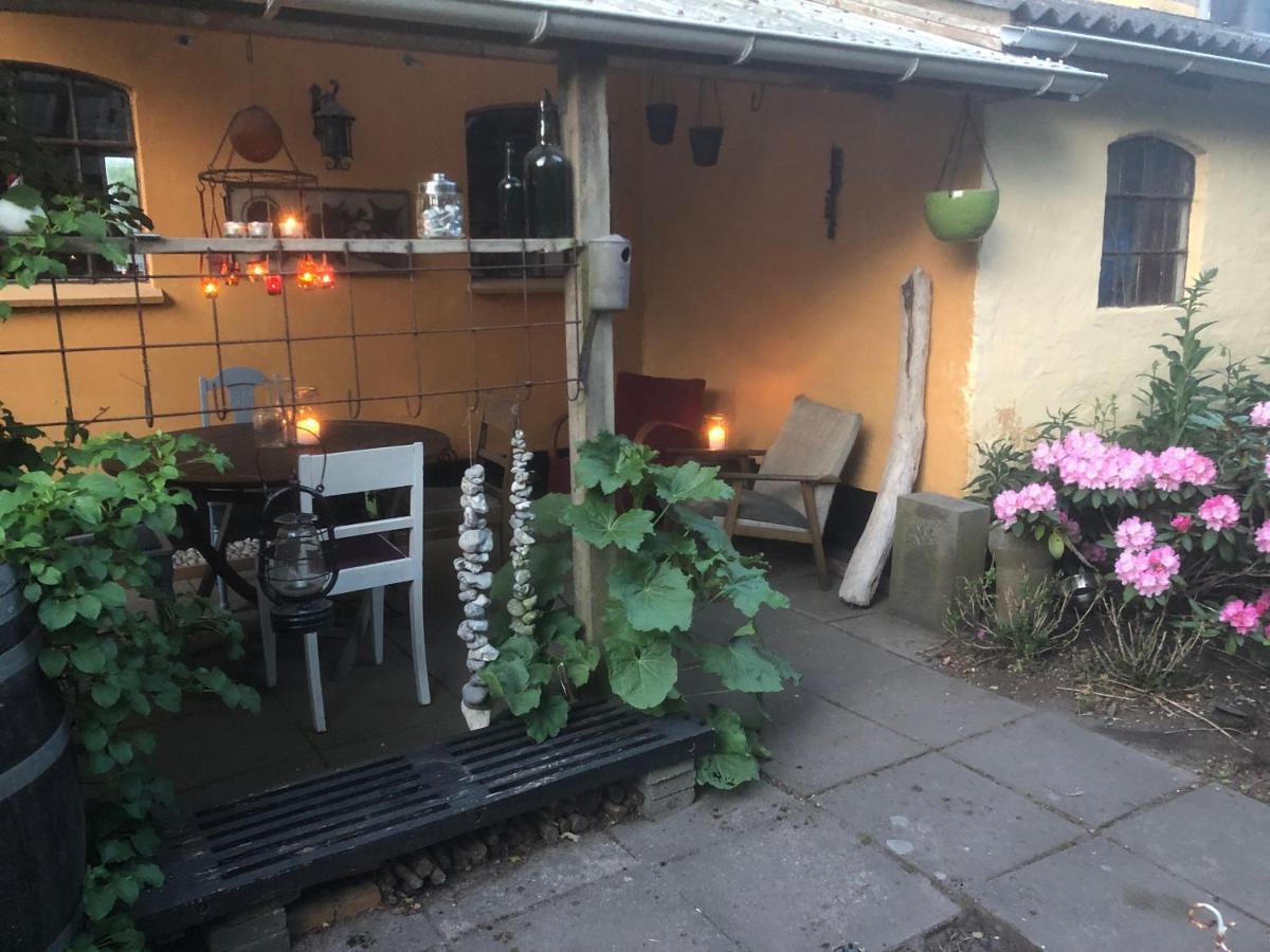 Retro Bolig - Fyldt Med Hygge! Ingen Luksus Apartment Kolind Ngoại thất bức ảnh